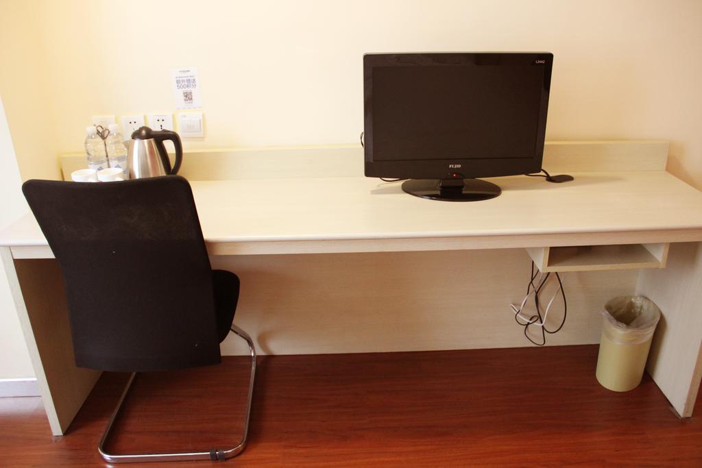 Hanting Express Jinzhou Luoyang Road Central Avenue Room photo